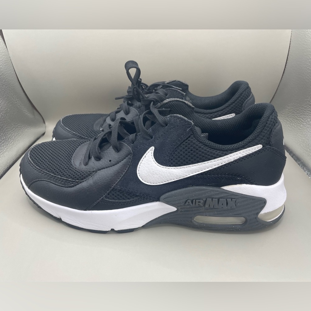 Nike Air Max Excee Womens 9 Black White Gray CD5432-003 EUC